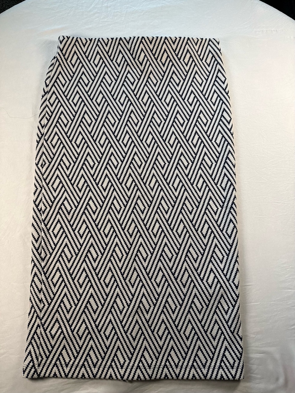 Zara Trafaluc Navy & White Geometric Knit Midi Pencil Skirt | Size M